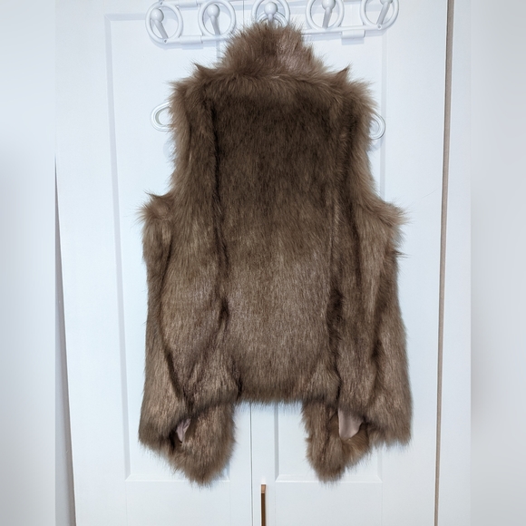 FAUX FUR VEST - Picture 3 of 7